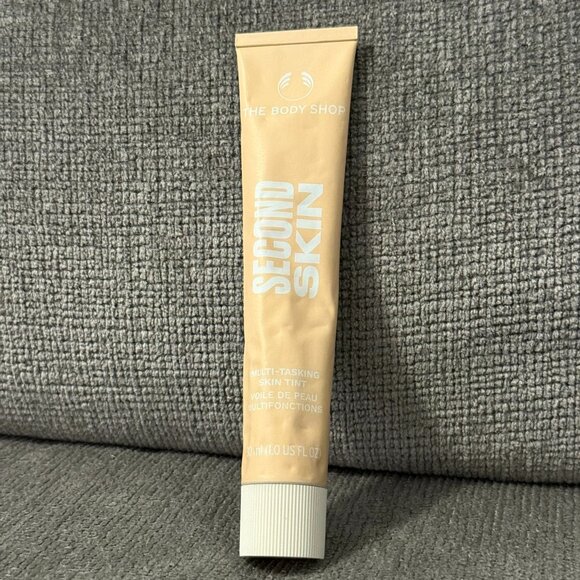 The Body Shop - Second Skin Multi-Tasking - Picture 1 of 2
